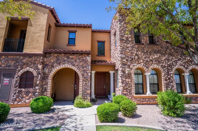 MLS: 6915667 Condo For Sale