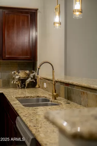 Photo #3: 6915667 Listing 