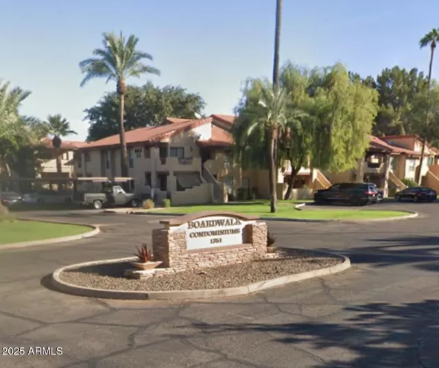 MLS: 6915744 Condo For Sale