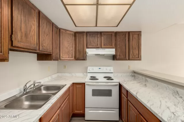 MLS: 6915860 Condo For Sale
