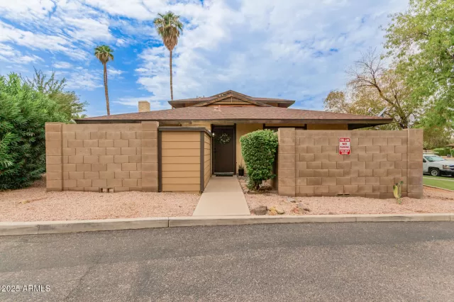 MLS: 6915873 Condo For Sale