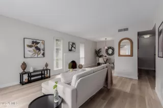 Photo #5: 6915873 Listing