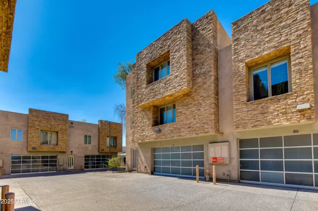 MLS: 6915929 Condo For Sale