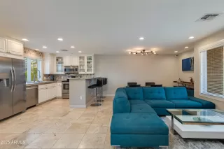 Photo #2: 6915929 Listing 