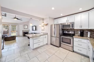 Photo #4: 6915967 Listing