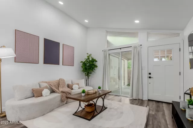 MLS: 6916139 Condo For Sale