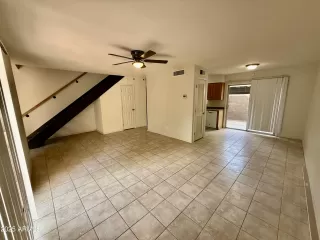 Photo #4: 6916166 Listing