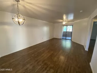 Photo #5: 6916259 Listing 