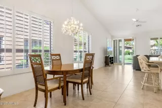 Photo #5: 6916330 Listing 