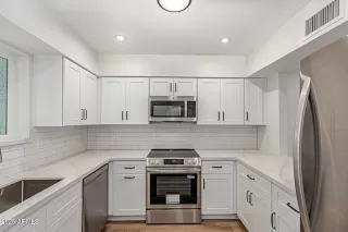 Photo #3: 6916551 Listing