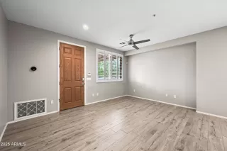 Photo #3: 6917000 Listing