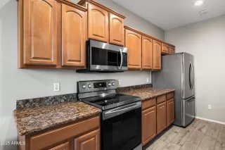 Photo #6: 6917000 Listing