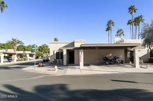 MLS: 6917093 Condo For Sale