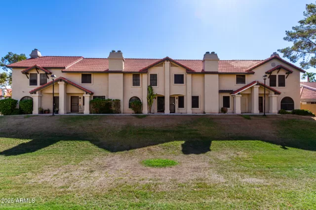 MLS: 6917179 Condo For Sale