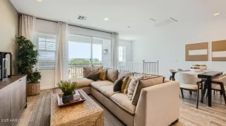 Photo #5: 6917589 Listing