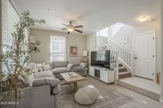 Photo #4: 6917959 Listing