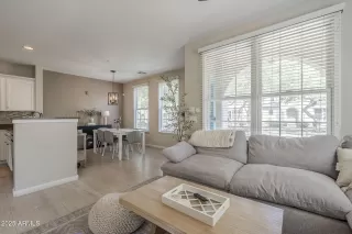 Photo #6: 6917959 Listing