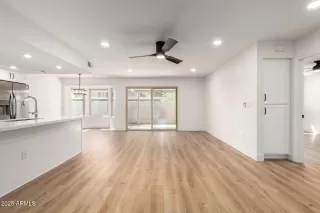 Photo #4: 6918144 Listing