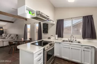 Photo #4: 6918548 Listing