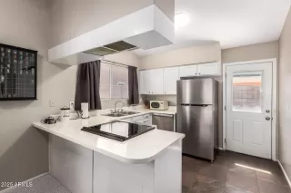 Photo #5: 6918548 Listing