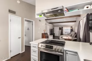 Photo #6: 6918548 Listing