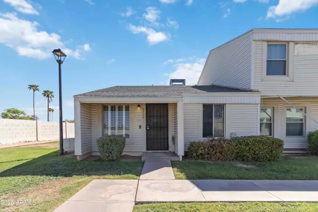 MLS: 6918573 Condo For Sale