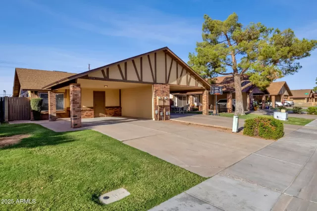 MLS: 6918852 Condo For Sale