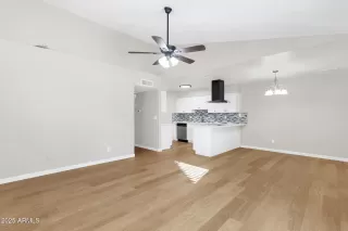 Photo #6: 6918852 Listing