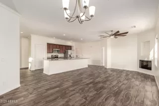 Photo #3: 6919082 Listing