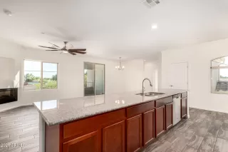 Photo #5: 6919082 Listing