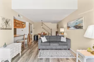 Photo #4: 6919413 Listing