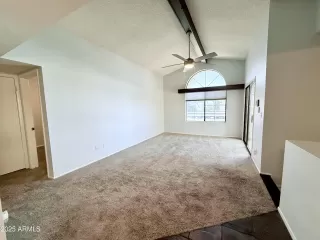 Photo #6: 6919428 Listing