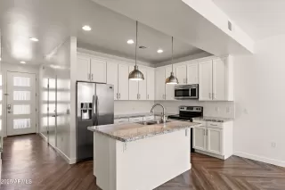 Photo #5: 6919466 Listing 