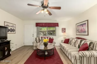 Photo #5: 6920044 Listing