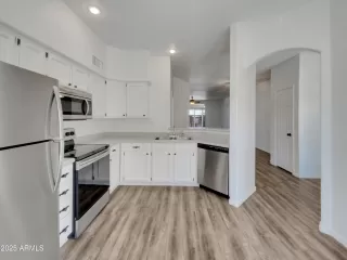 Photo #5: 6921131 Listing