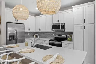 Photo #6: 6921190 Listing