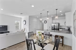 Photo #3: 6921233 Listing