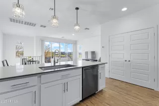 Photo #4: 6921233 Listing