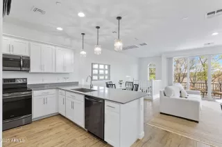 Photo #5: 6921233 Listing