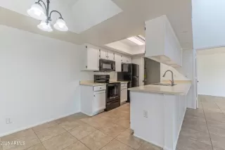 Photo #6: 6921549 Listing