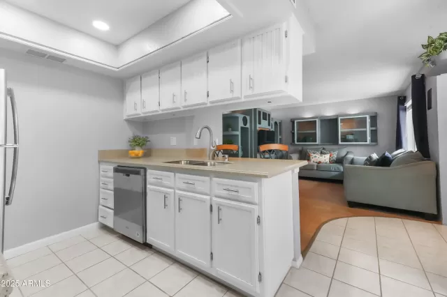 MLS: 6922240 Condo For Sale