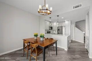 Photo #5: 6922354 Listing