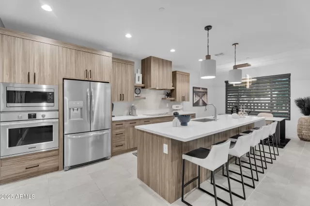 MLS: 6922452 Condo For Sale