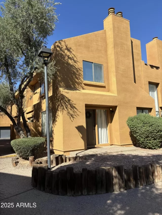 MLS: 6922538 Condo For Sale