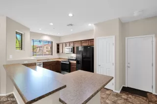 Photo #6: 6922579 Listing 