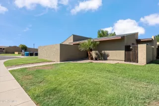 More Details about MLS # 6922605 : 816 S MELODY LANE
