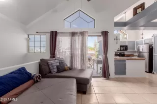 Photo #6: 6922701 Listing