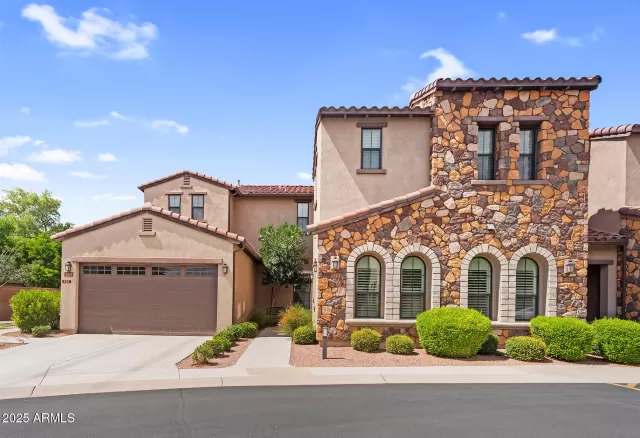 MLS: 6923313 Condo For Sale