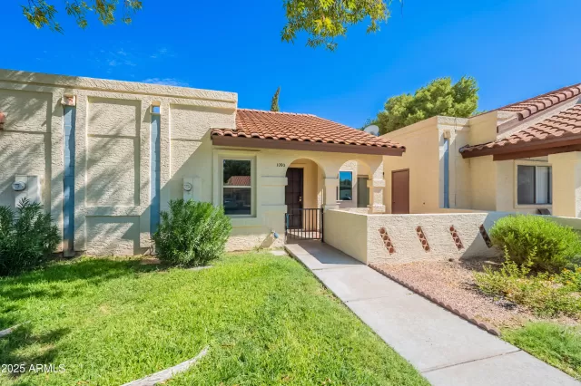 MLS: 6923359 Condo For Sale