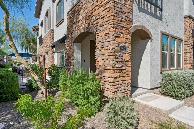 MLS: 6923693 Condo For Sale